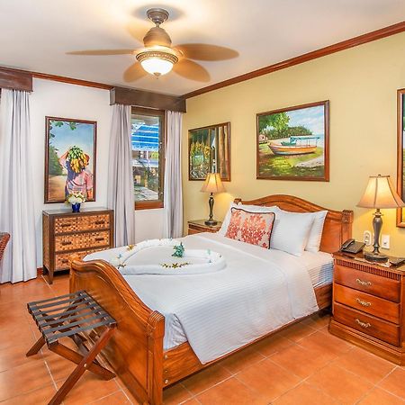 Hotel Casa Roland Golfito Resort エクステリア 写真