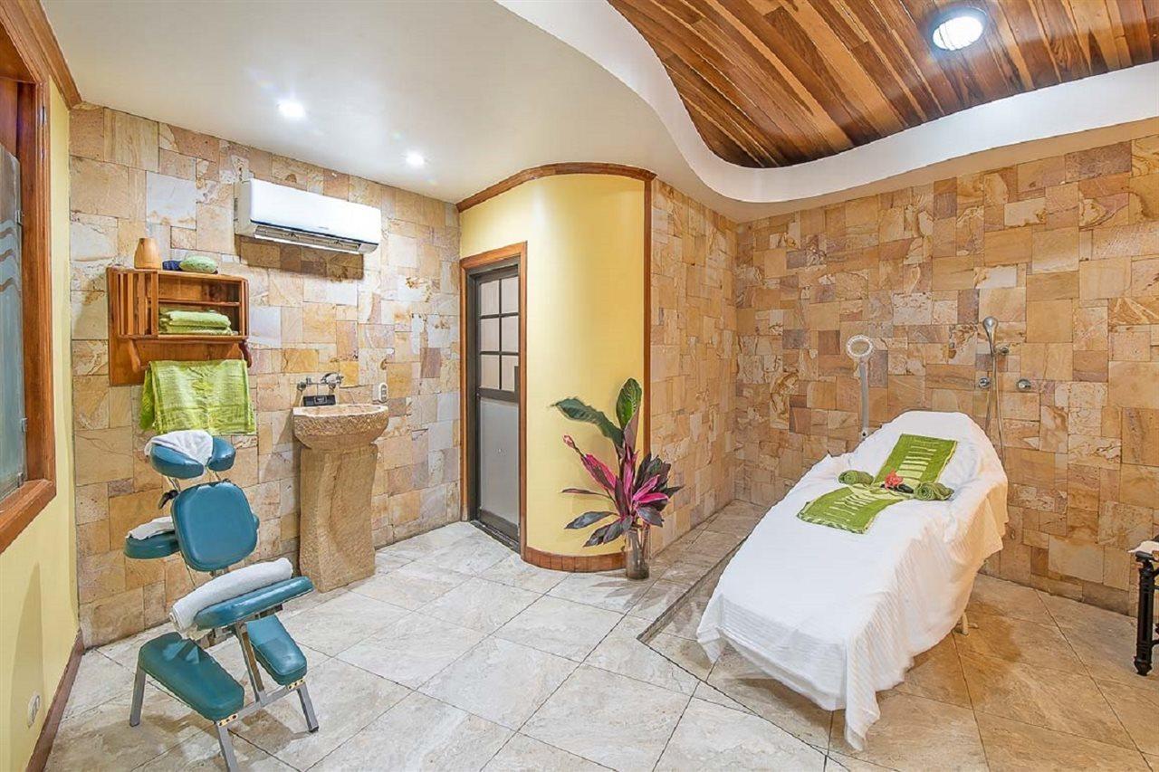 Hotel Casa Roland Golfito Resort エクステリア 写真