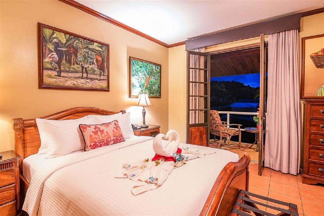 Hotel Casa Roland Golfito Resort エクステリア 写真