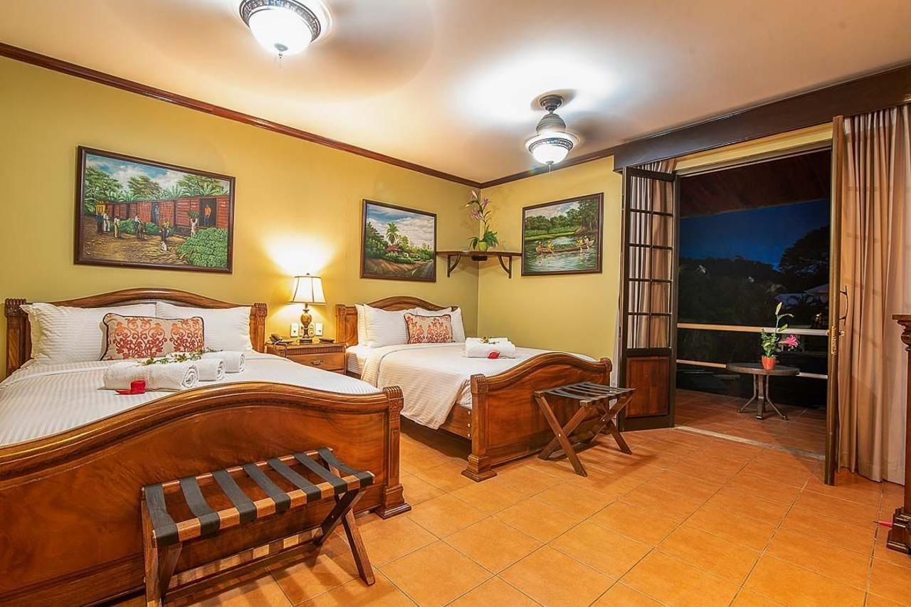 Hotel Casa Roland Golfito Resort エクステリア 写真