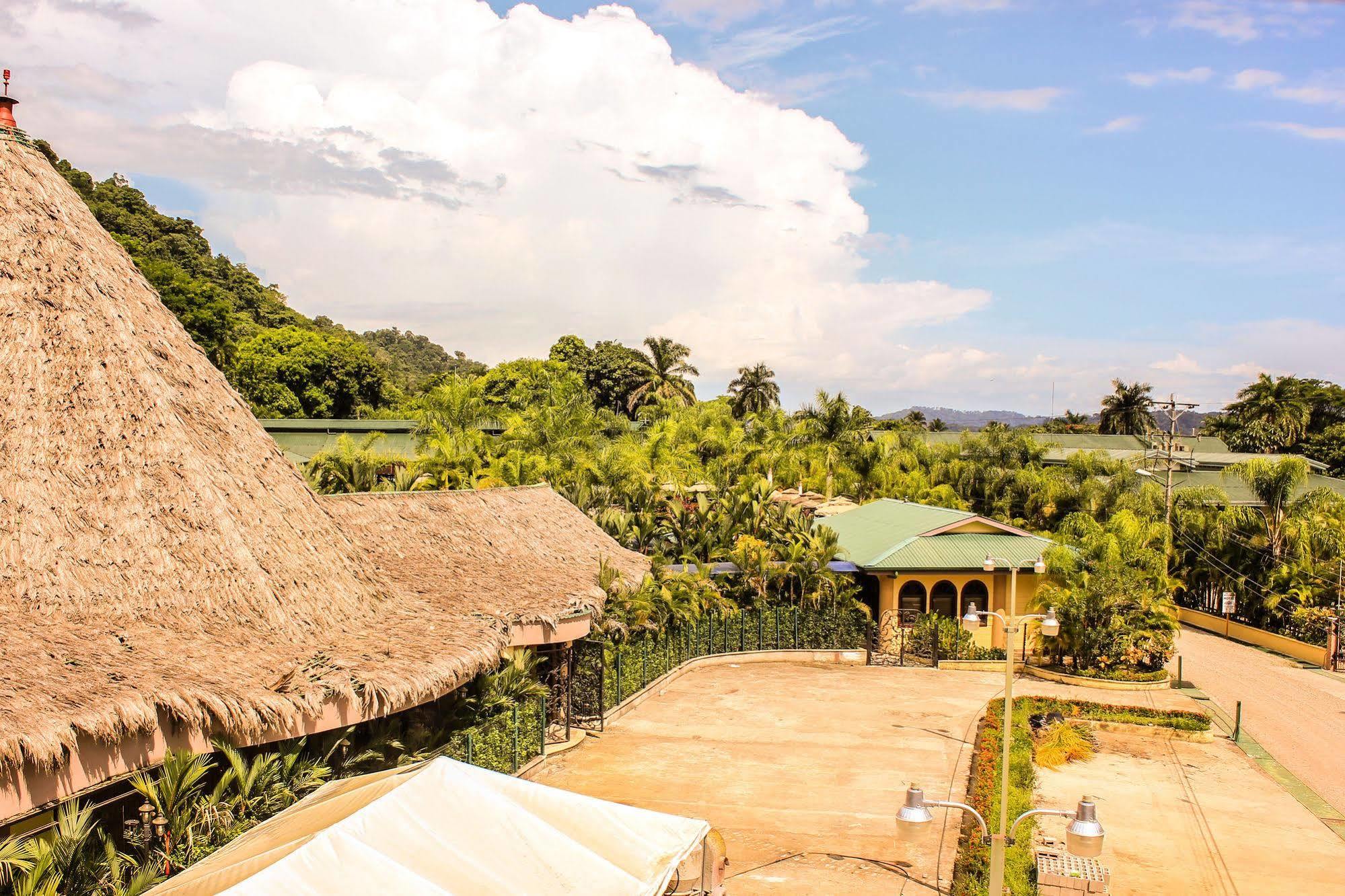 Hotel Casa Roland Golfito Resort エクステリア 写真