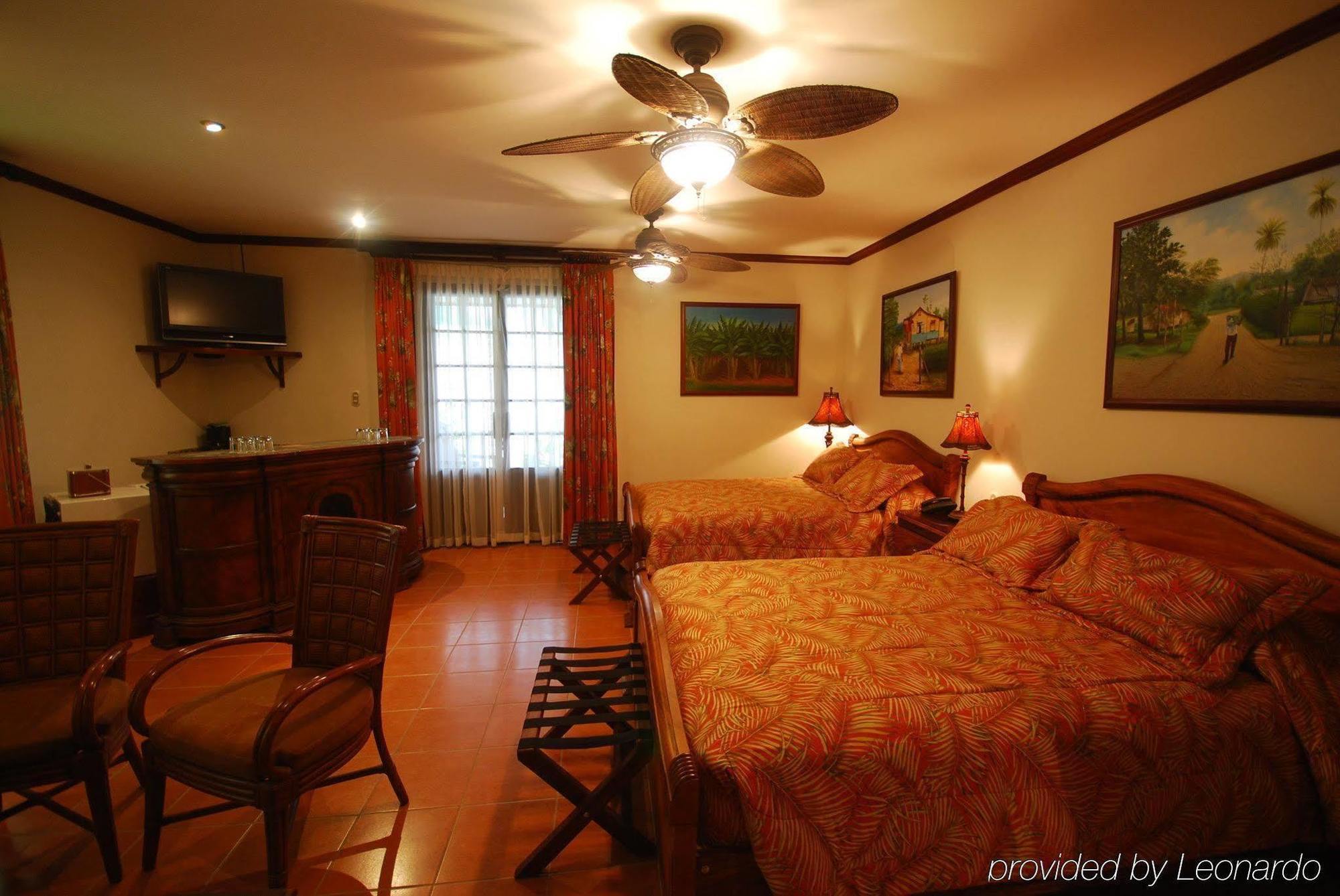 Hotel Casa Roland Golfito Resort エクステリア 写真
